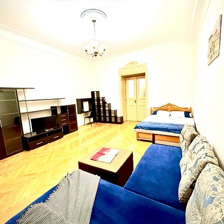 Luxury Apartment Near Rynok Square Leópolis Exterior foto